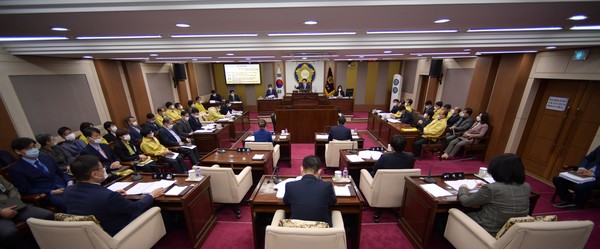 포천시의회가 제147회 임시회 2차 본회의를 열고 있다.