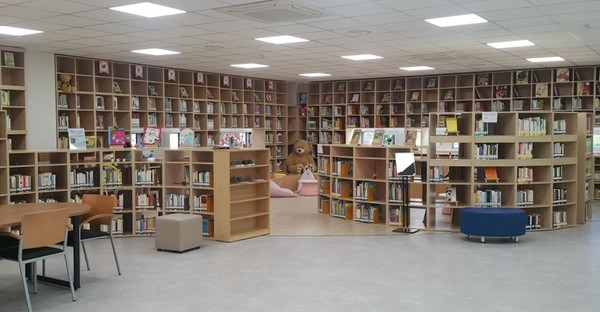 신곡2동 주민센터 내 작은도서관 모습.