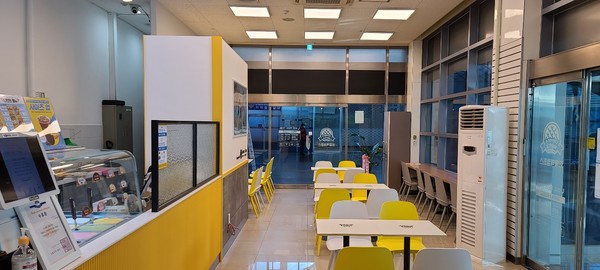 제이씨사회적협동조합이 올해 인수한 회룡역점 가게의 내부 모습.