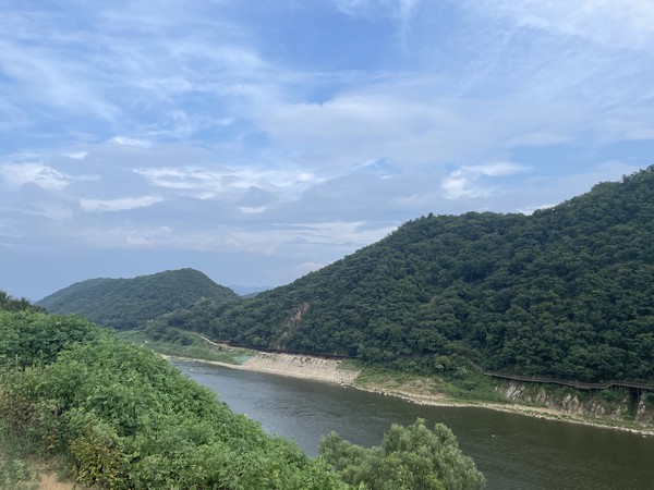 연천군 한탄강 고능리 세월교~남계리 도감포간(3.8km) 주상전리길 모습.
