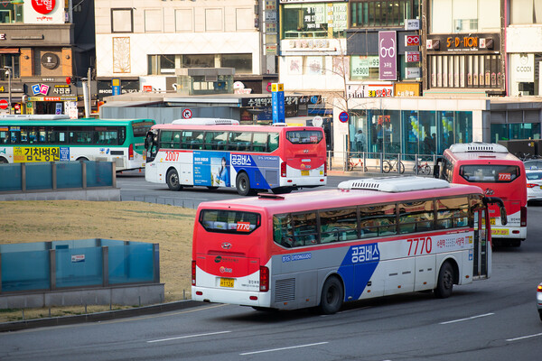 경기도 공공버스 운행 모습.