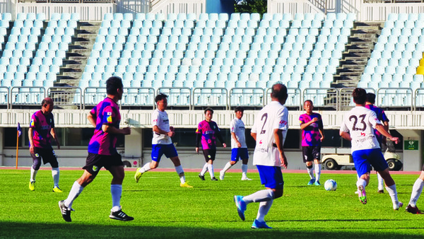 ‘한우리A’팀과 ‘금오조기회’의 결승전 경기 모습.