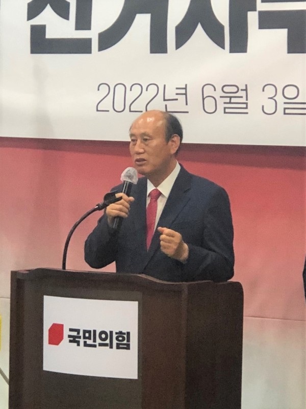 박형덕 동두천시장 당선자가 지난 6월3일 선거대책본부 해단식에서 인사말을 하고 있다.