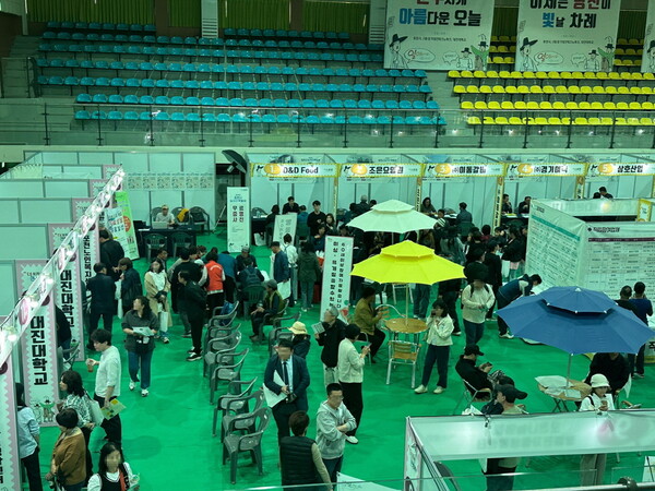 포천시는 지난 4월25일 포천종합체육관에서 개최한 ‘2024년 포천시 일자리 박람회’ 모습.